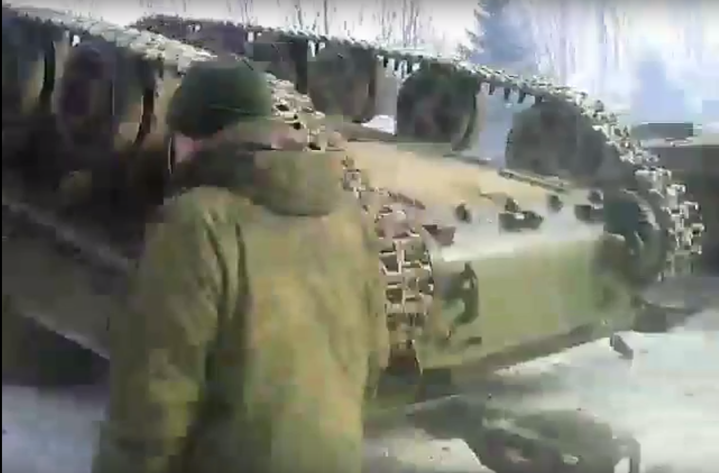 In Chernyakhovsk, when loading onto a trawl, a self-propelled gun mount turned over (video). - Technics, Army, My, Trawl, Loading, Longpost