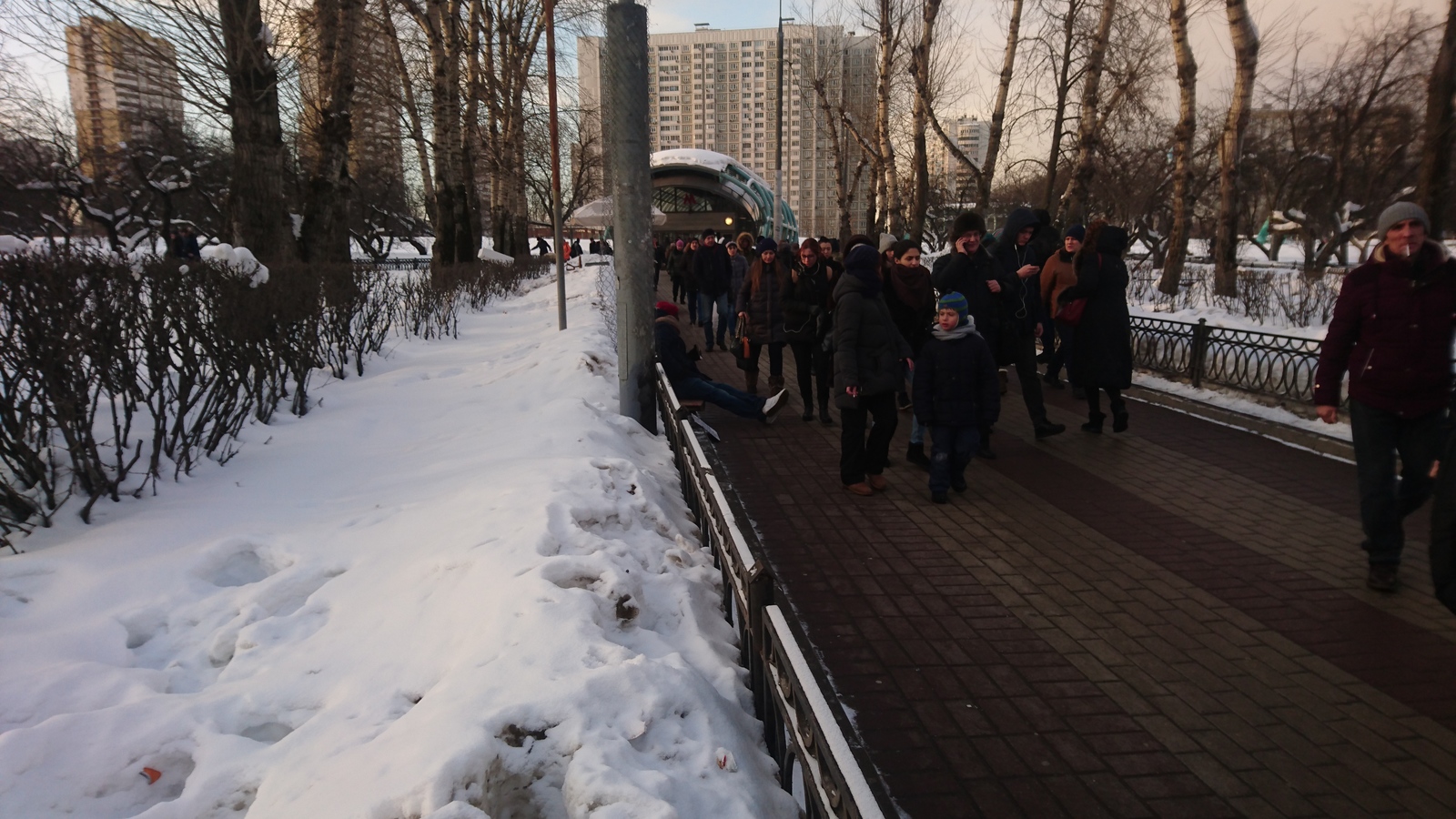 Give me Russian money to go to my country where I can't work. - Beggars, Black people, Slavyansky boulevard