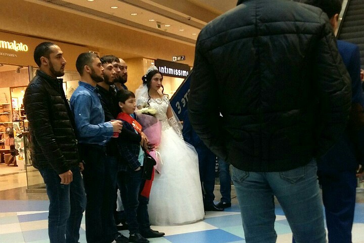 11-year-old gypsy played a wedding in the Novosibirsk shopping center - Longpost, Gypsies, Customs, Impudence