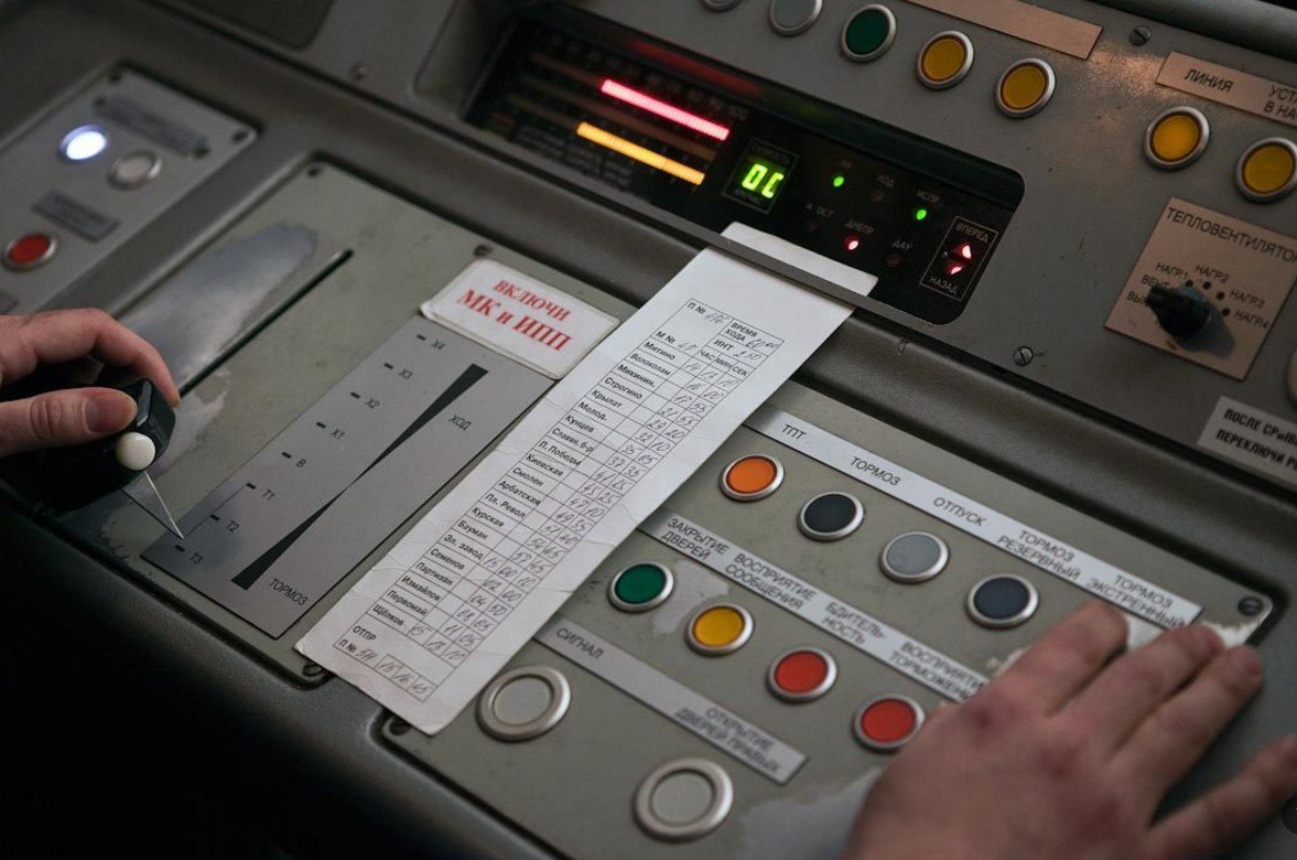 The subway control panel has arrived. - Metro, Railway, Driver