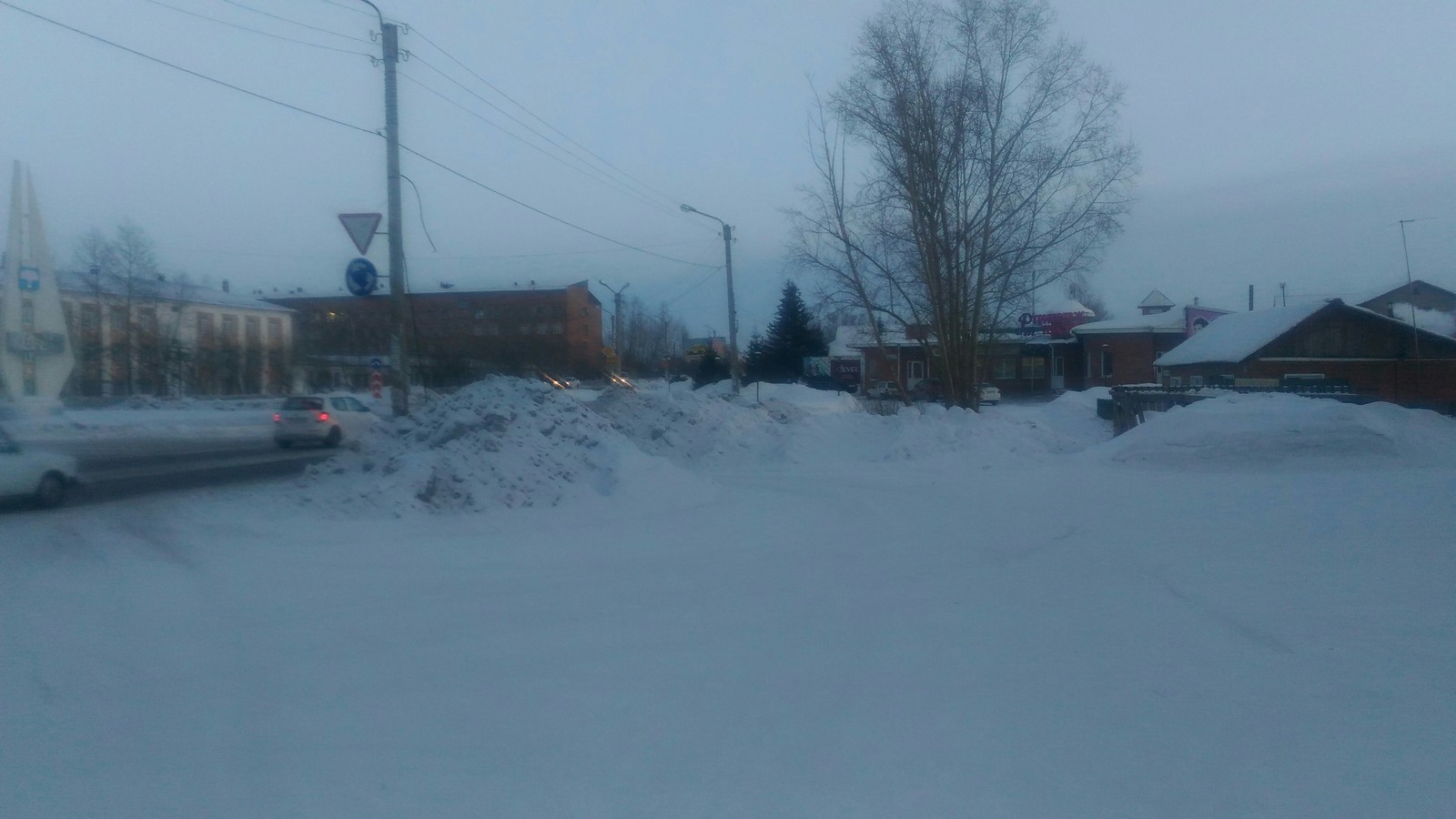 How roads are cleaned in Kansk - My, Snowdrift, Russian roads, Utility services, Longpost