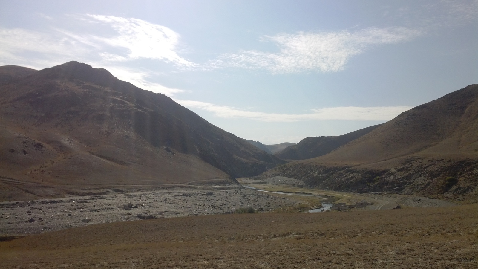 In Kazakhstan, near Karagaily... - My, The mountains, Kazakhstan, Heat, Dust, The sun, The rocks, Road, Longpost