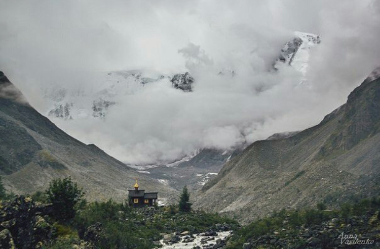 A chapel at the foot of Mount Belukha, where services are held once a year. - Altai, Mountain Altai, Beluga Whale Mountain, Chapel, Longpost, Instagram, Altai Republic