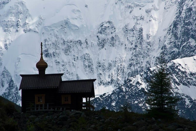 A chapel at the foot of Mount Belukha, where services are held once a year. - Altai, Mountain Altai, Beluga Whale Mountain, Chapel, Longpost, Instagram, Altai Republic