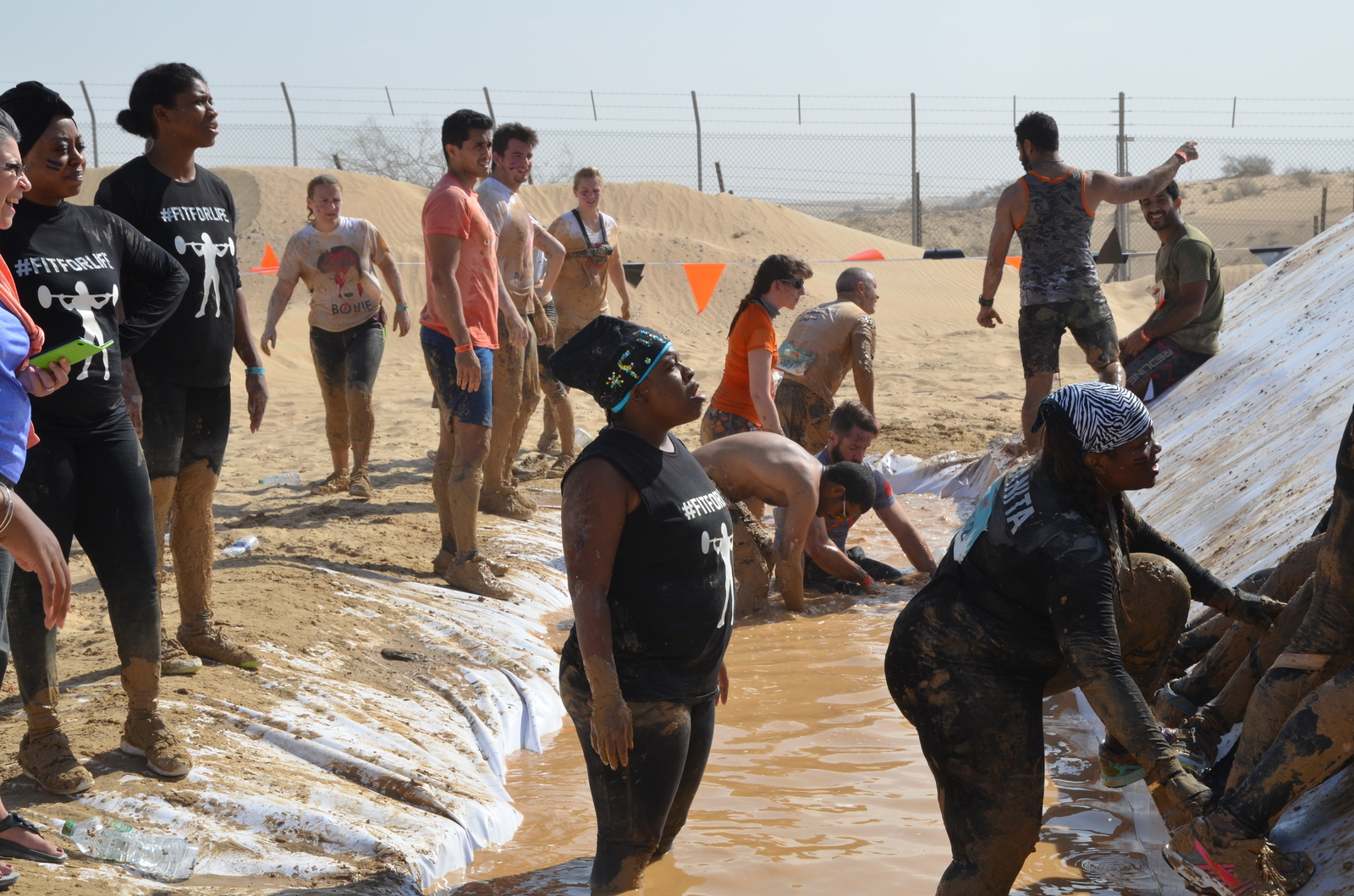 Гонка на выживание в пустыне Tough Mudder Dubai (длиннопост) - Моё, Дубай, Соревнования, Грязь, Бег, Пустыня, ОАЭ, Длиннопост, Фотография