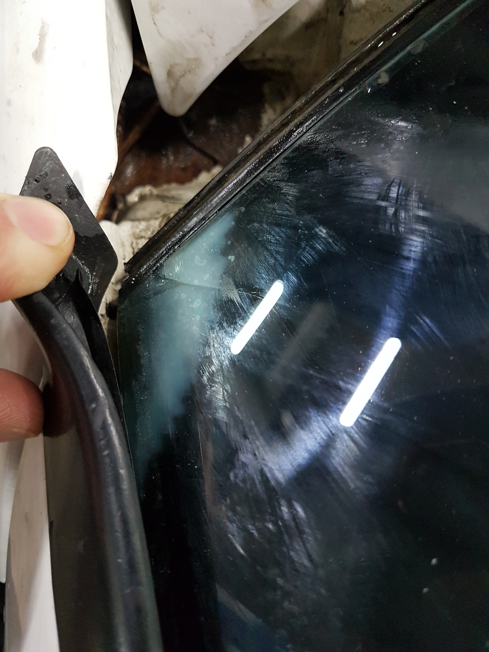 Нужно ли заниматься ремонтом трещины на лобовом стекле