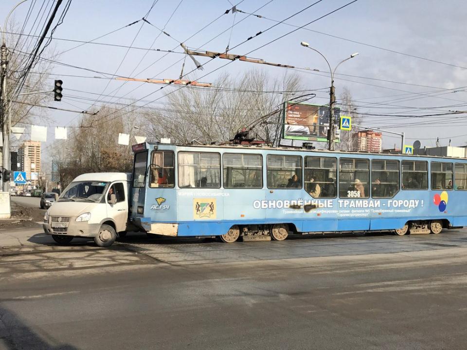 13th tram and his exploits - Tram, Road accident, , Incident, Novosibirsk, Longpost