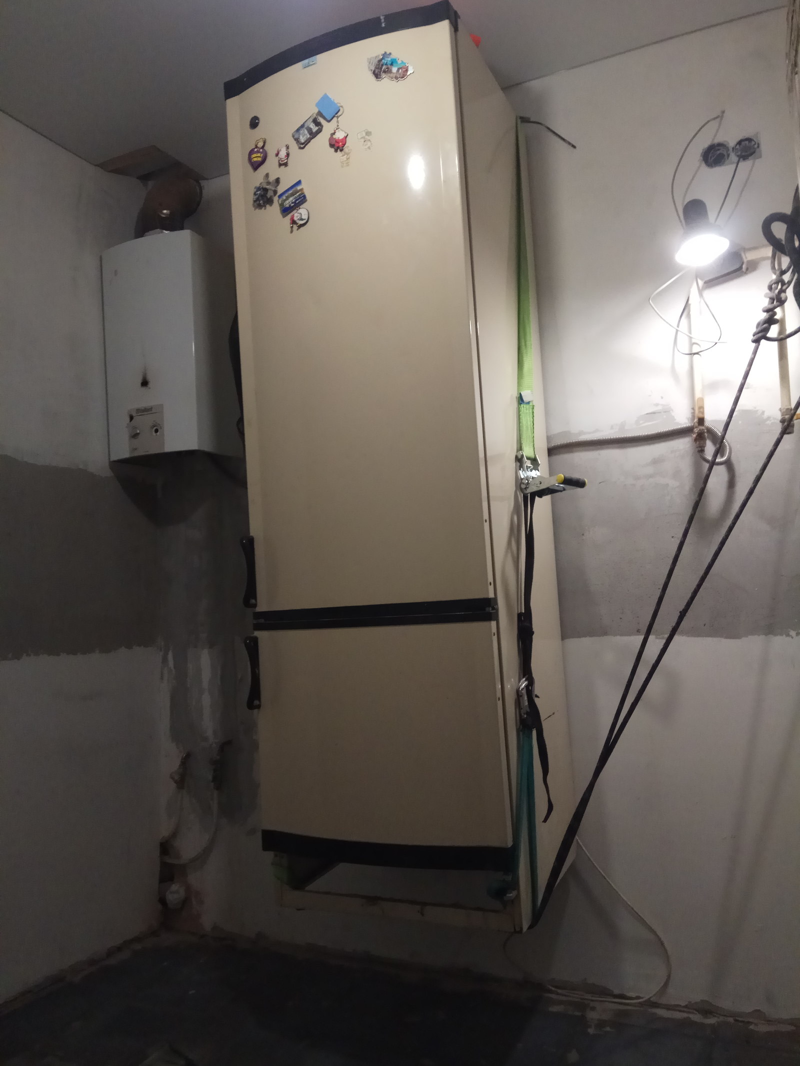 When there is nowhere to put the refrigerator during the repair - My, Repair, Refrigerator, Savvy