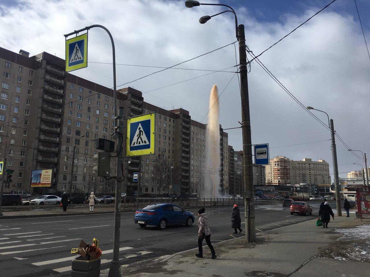 В Питере гейзеры не хуже исландских - Не мое, Гейзер, Санкт-Петербург, Фотография, Авария, Пионерская