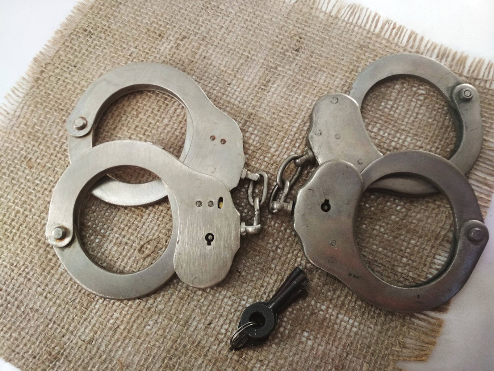 Полицейские наручники | Пикабу