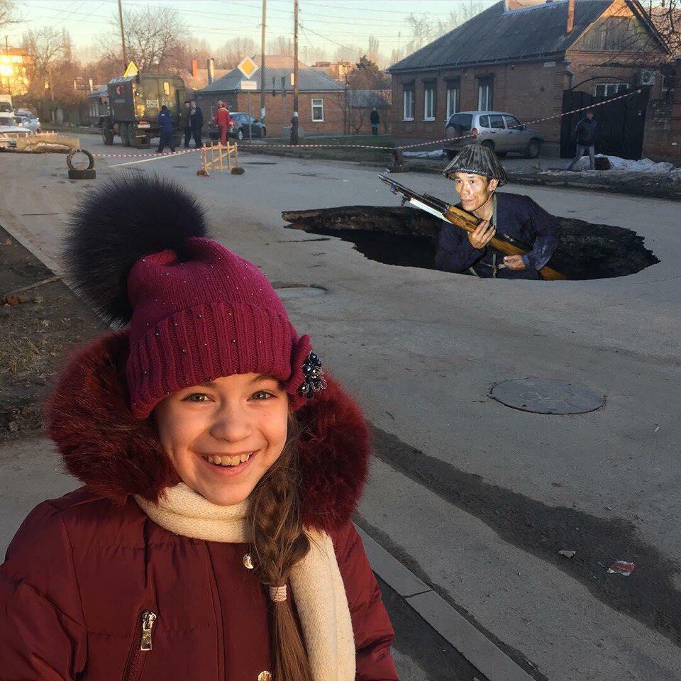 В Таганроге провалился асфальт. Фотошоперы не заставили себя долго ждать - Photoshop, Асфальт, Длиннопост, Баян, Яма, Повтор