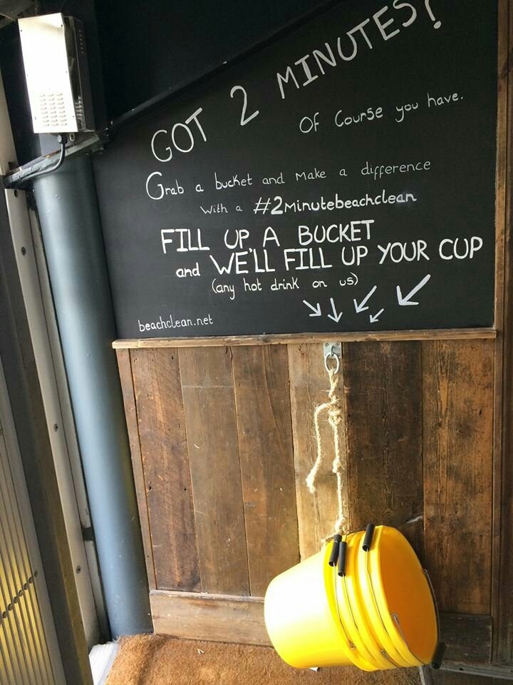 A beach cafe treats free drinks to people who collect a bucket of garbage from the beach - Beach, Garbage, The appeal, Reddit