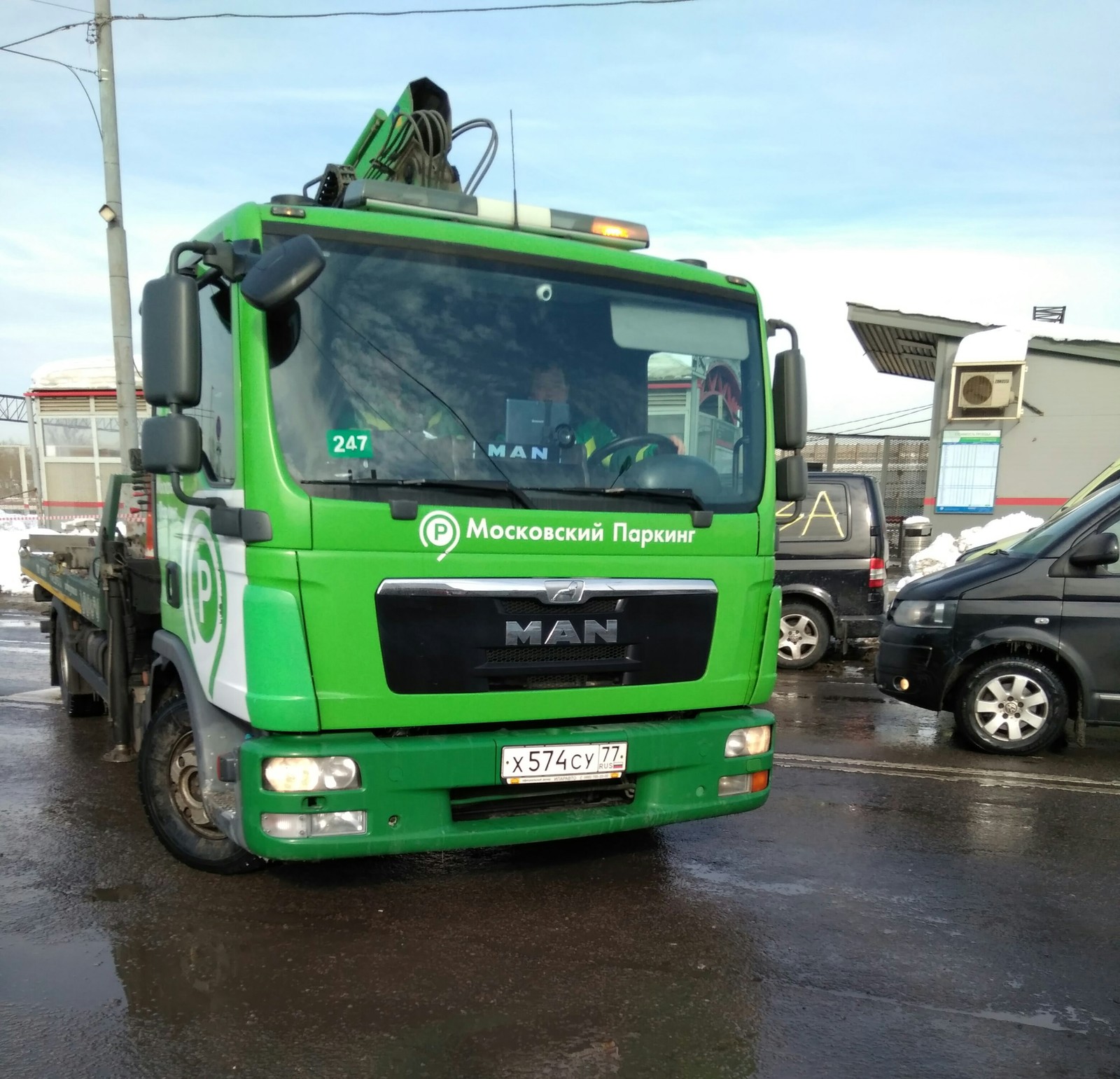 When a double solid and pedestrian crossing is not a hindrance - My, Tow truck, Impudence, Traffic rules