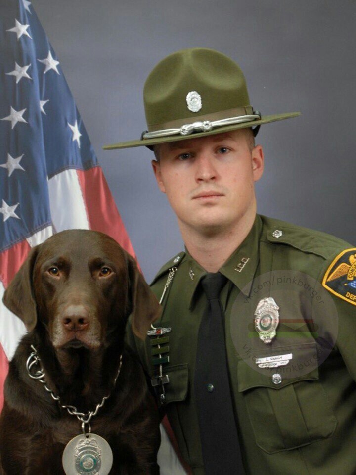 No matter how serious a police officer you are, you will always remain a caring dad for your dog. - Dog, Officers, Police, USA, Good boy, Who's a good boy here?, Not mine, Longpost