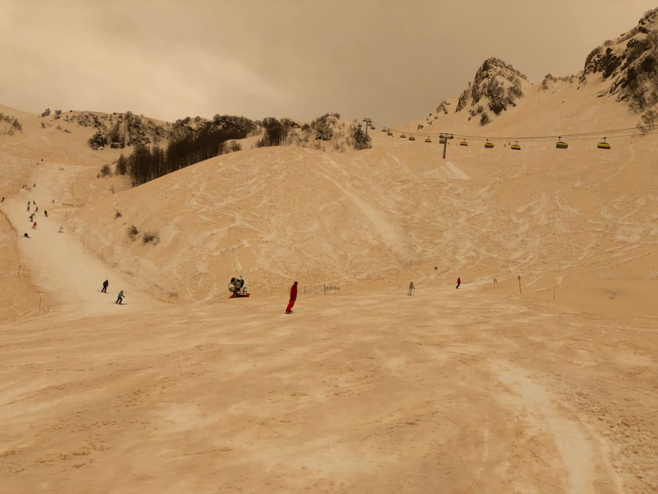 Sand fell on Rosa Khutor. - Sand, Rosa Khutor, Sandstorm, Longpost, The photo