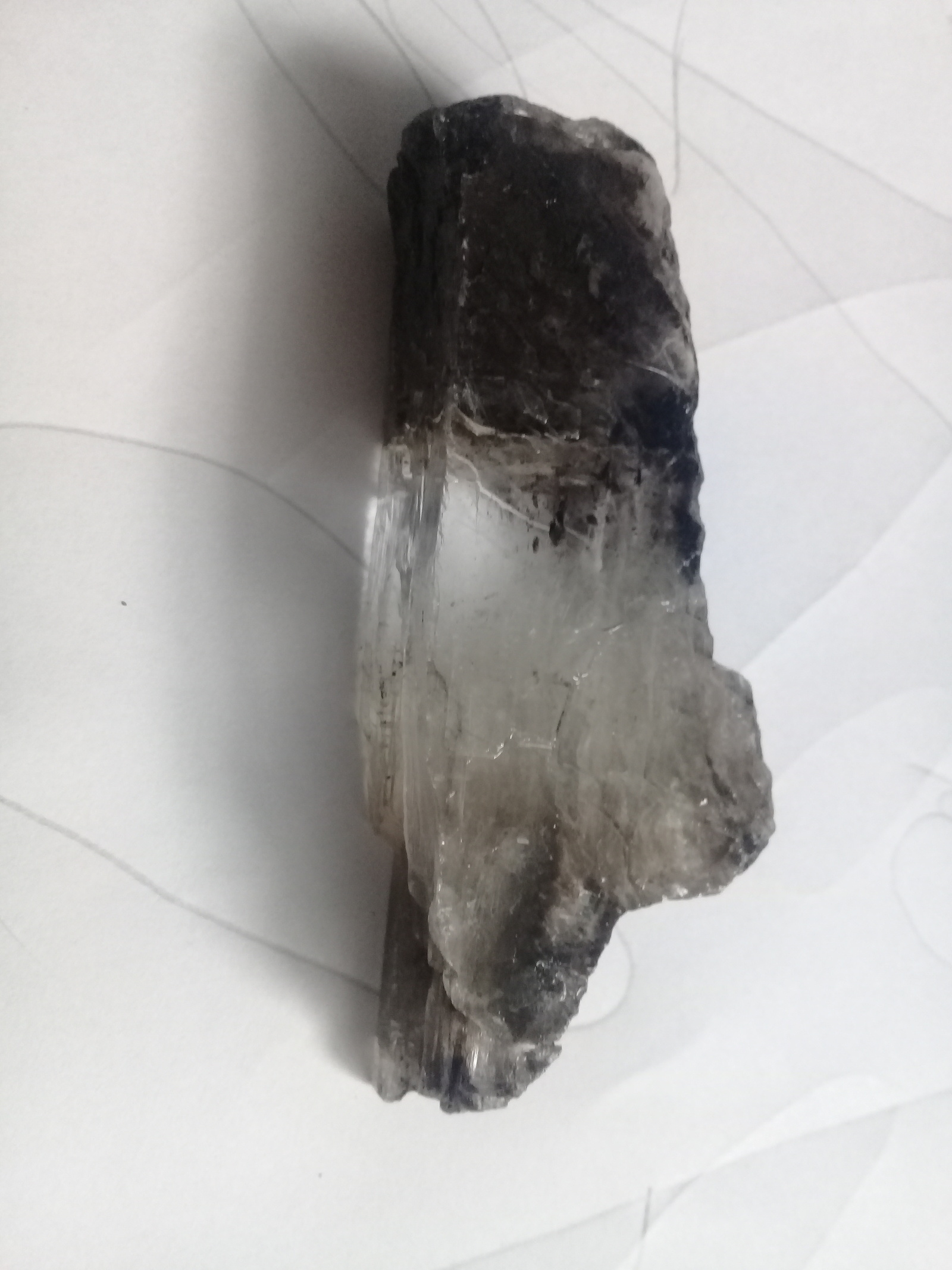 Прозрачные кристаллы в угле | Пикабу