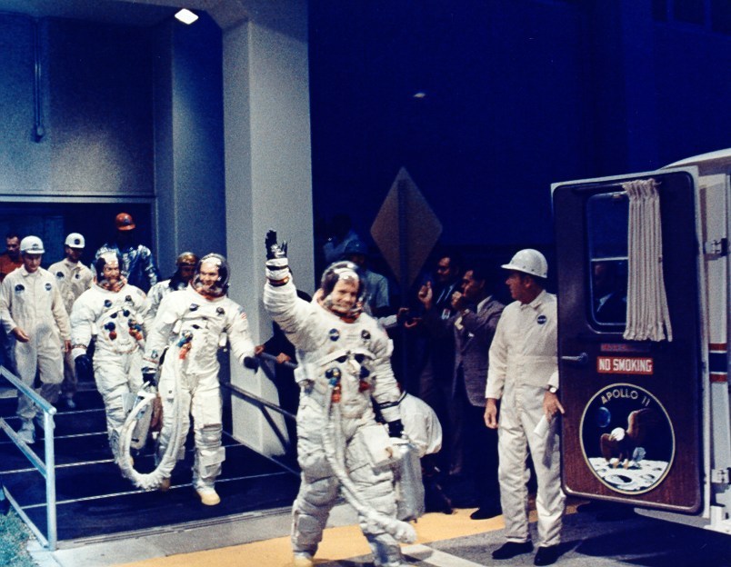 Moon scam: Miracle labels on spacesuits and other oddities - , , , Apollo 11, Longpost