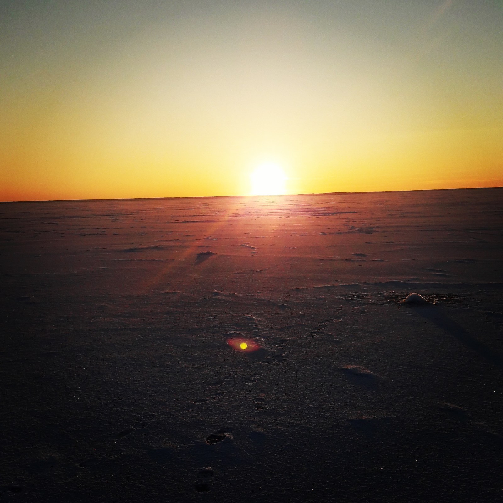 Sunset battle. Lake Naroch. Belarus - My, Winter, Naroch, Winter fishing, Sunset, Battle of sunsets, The photo