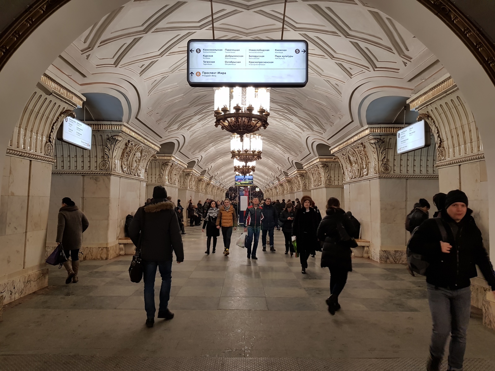 метро белорусская радиальная выходы в город