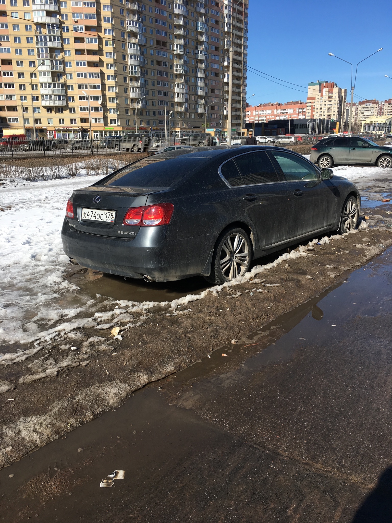 машина подъезжает к хозяину (96) фото