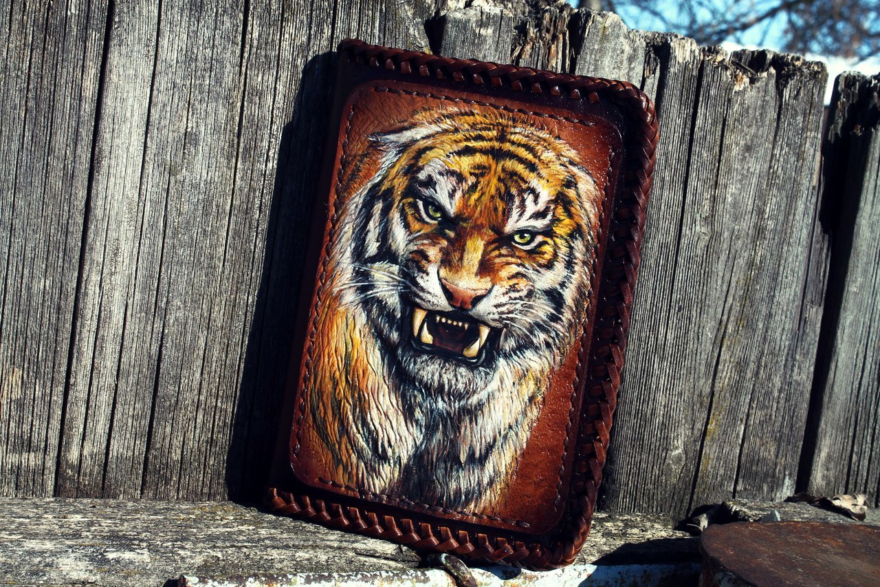 Another, very impressive, representative of the cat family, settled on a leather purse .. - My, Needlework without process, Tiger, Purse, Leather purse, Embossing on leather, Longpost