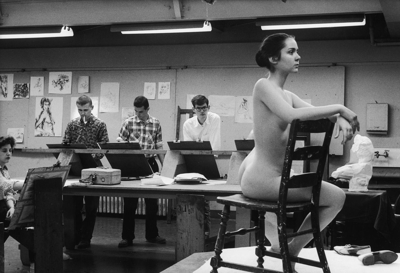 Студенты из Университета Айовы на занятии, 1961
 - NSFW, Фотография, Рисование, Фигура, Художник