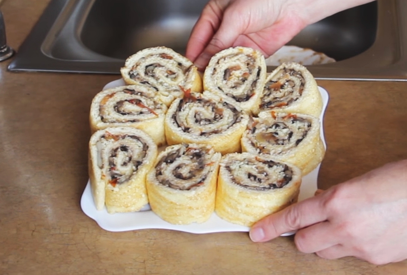 Snack - biscuit roll with mushrooms - My, Recipe, Video recipe, Cooking, Food, Irinacooking, Roll, Breakfast, Snack, Video, Longpost