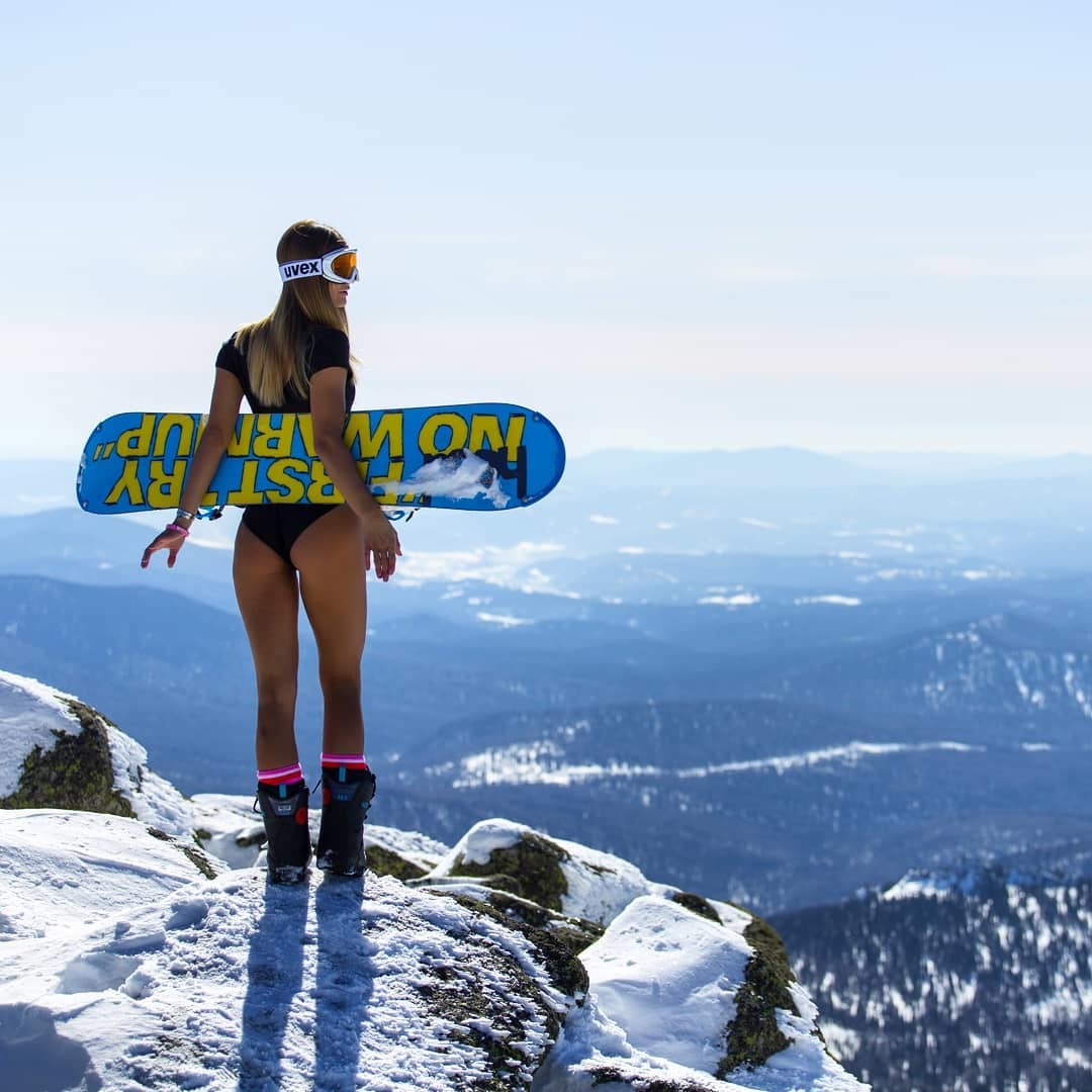 Record mass descent from the mountain in a bikini ended in Shereshegh - Siberia, Sheregesh, Bikini, Warmer, Snowboard, Guinness Book of Records, Video, Longpost