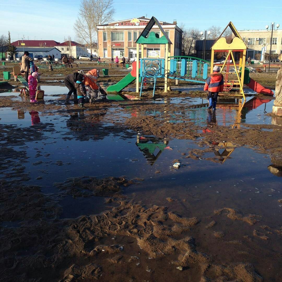 When did this stop the Omsk people :) - Omsk, Spring, Children, Playground, Humor