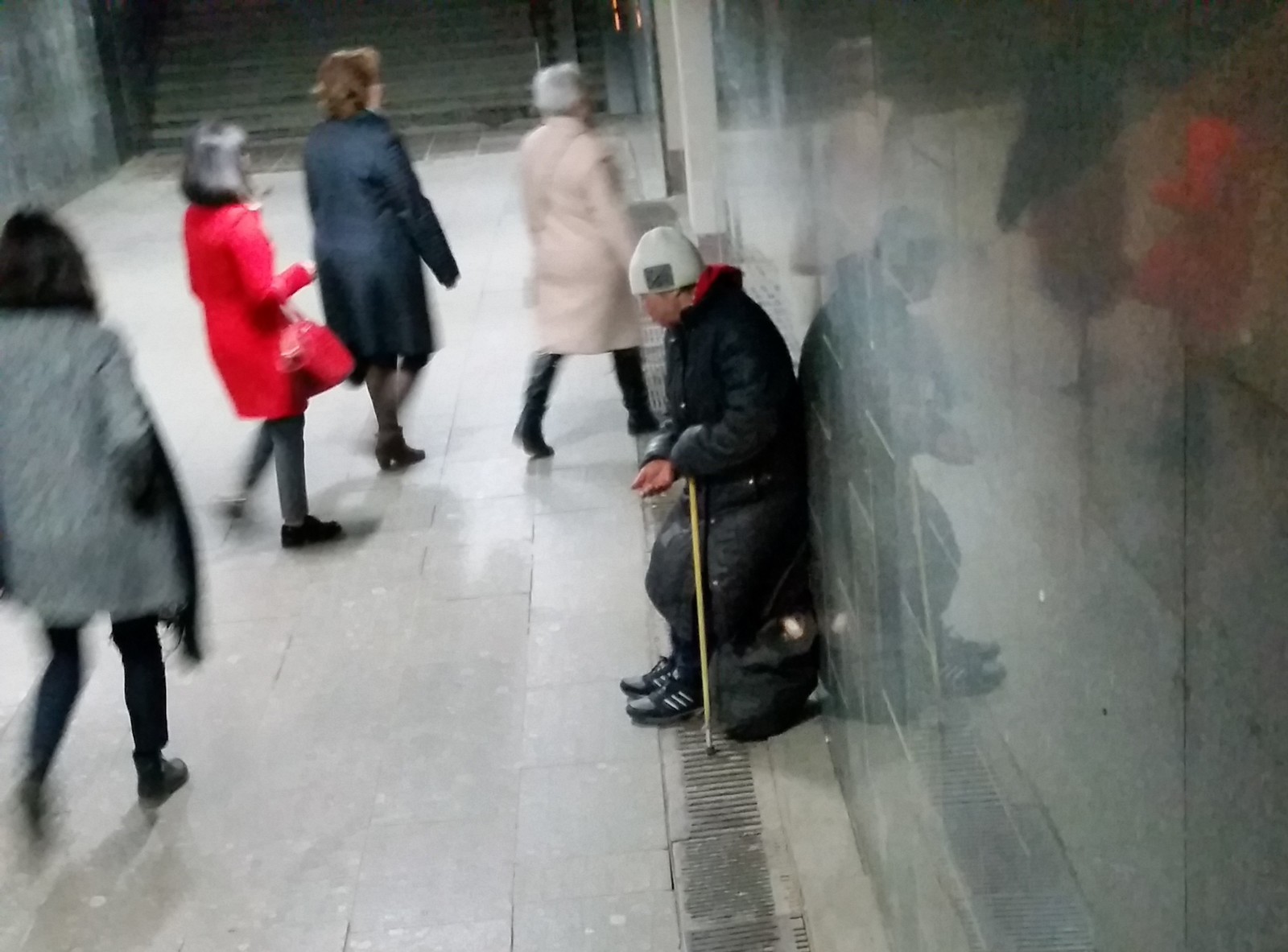 Beggar at Komsomolskaya metro station - My, Moscow, Bum, , Komsomolskaya, Garbage, Beggars, Longpost, No rating