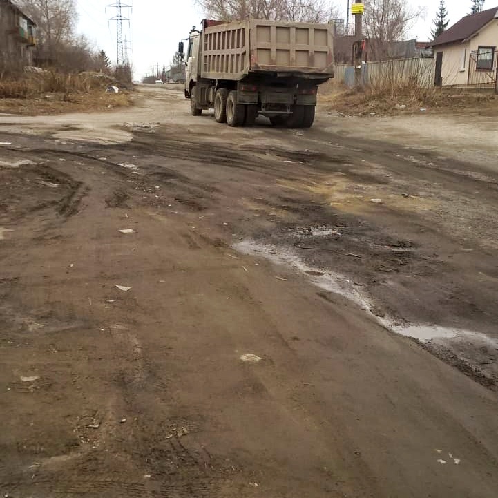 Novosibirsk drivers fall into the asphalt, and bare rebar pins sprouted in the parking lot - Road, Siberia, Novosibirsk, Off road, Spring, Longpost