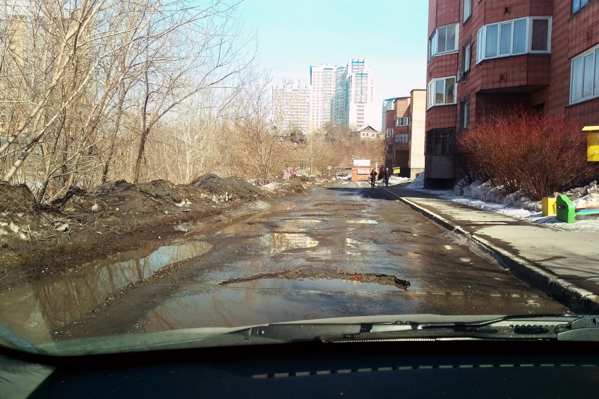 Novosibirsk drivers fall into the asphalt, and bare rebar pins sprouted in the parking lot - Road, Siberia, Novosibirsk, Off road, Spring, Longpost