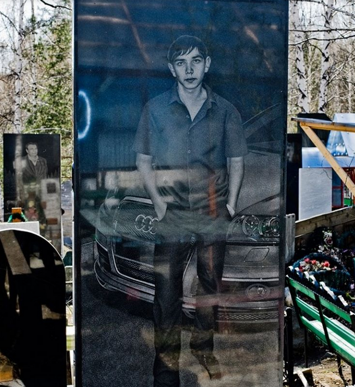 To the next world with a car. - Cemetery, Headstone, Auto, The photo, Longpost