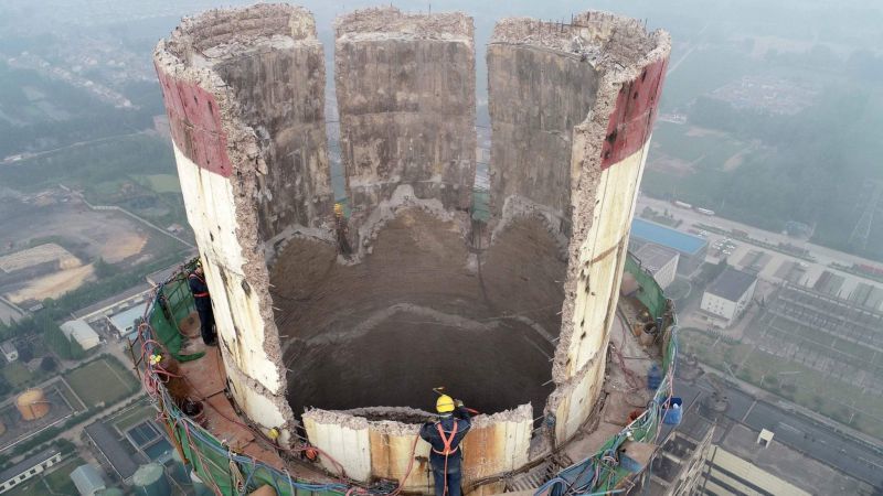 Workers manually dismantle a chimney 180 meters high - The photo, Longpost, Interesting, China