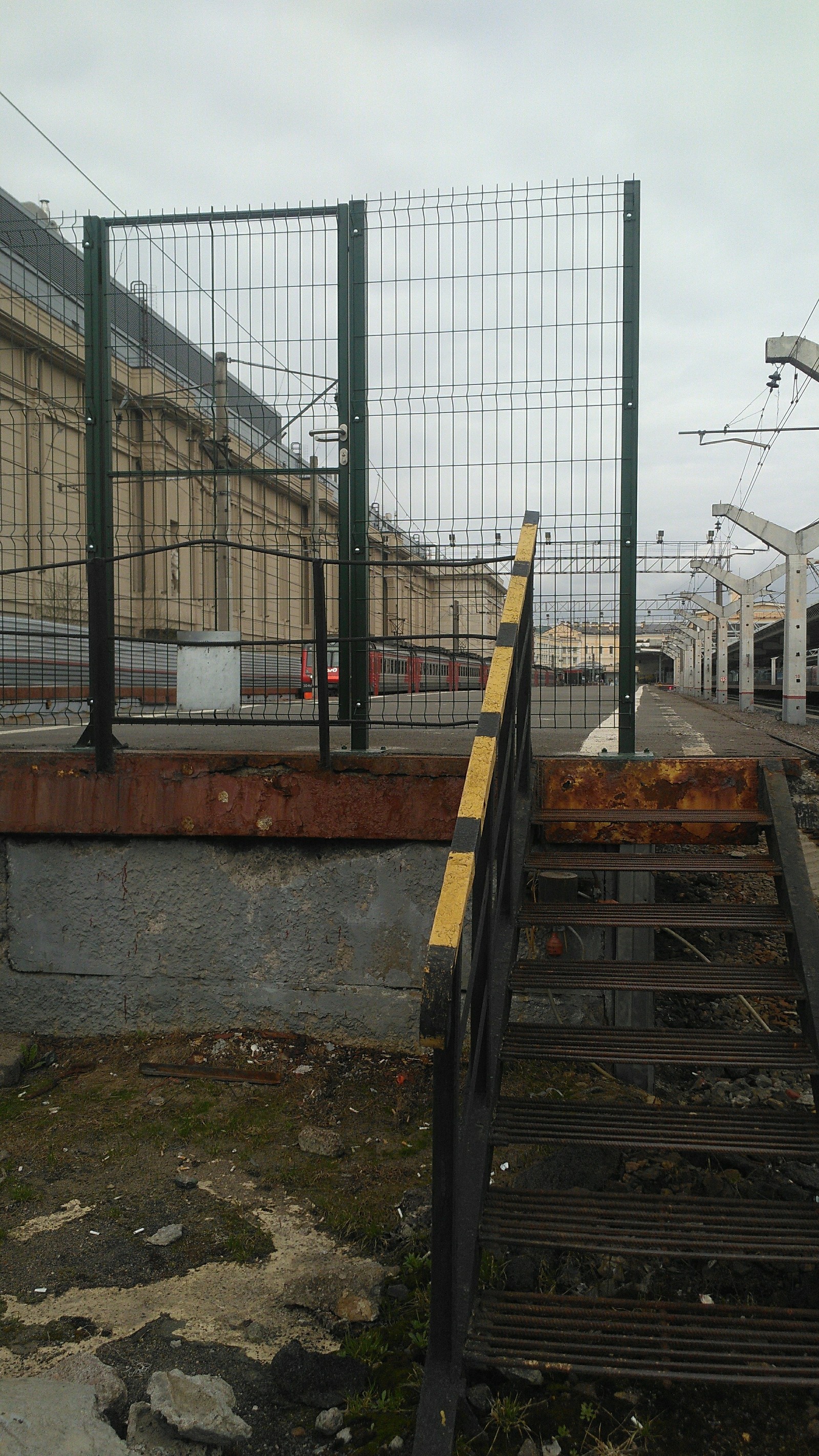 You will not pass! Or it will do. - My, Russian Railways, Platform, Door, Fencing, Longpost