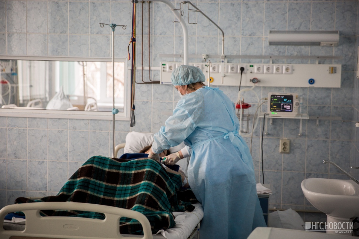 [ZHZL] Two Siberian sisters went to work in the hospital as nurses in the footsteps of a veteran grandmother - Nurses, Sister, Siberia, Novosibirsk, Resuscitation, Zhzl, Longpost, Sisters