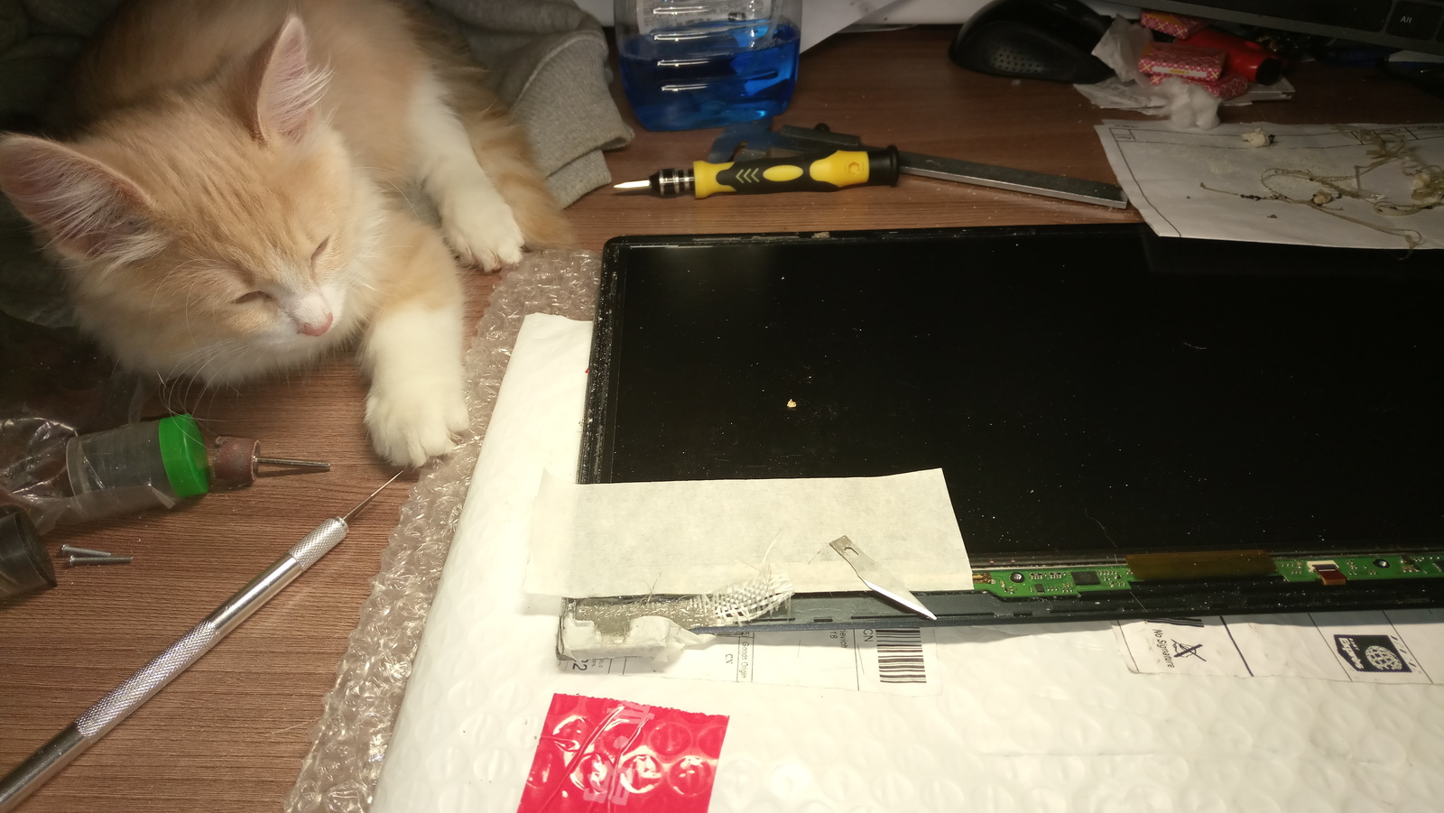 How do I fix a metal laptop cover? - My, Repair, Notebook, , crazy hands, Collective farm, , Screw, Longpost, From improvised means