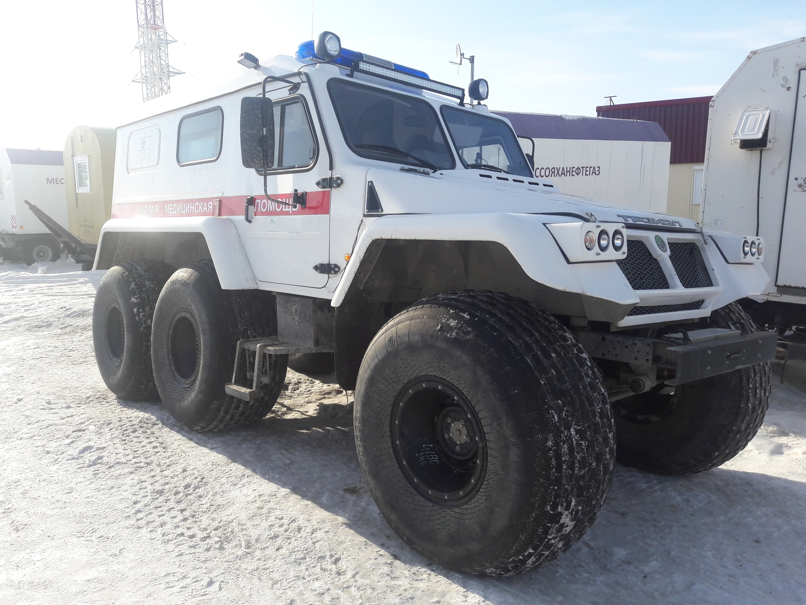 Ambulance in Yamal - My, Ambulance, SUV, Yamal