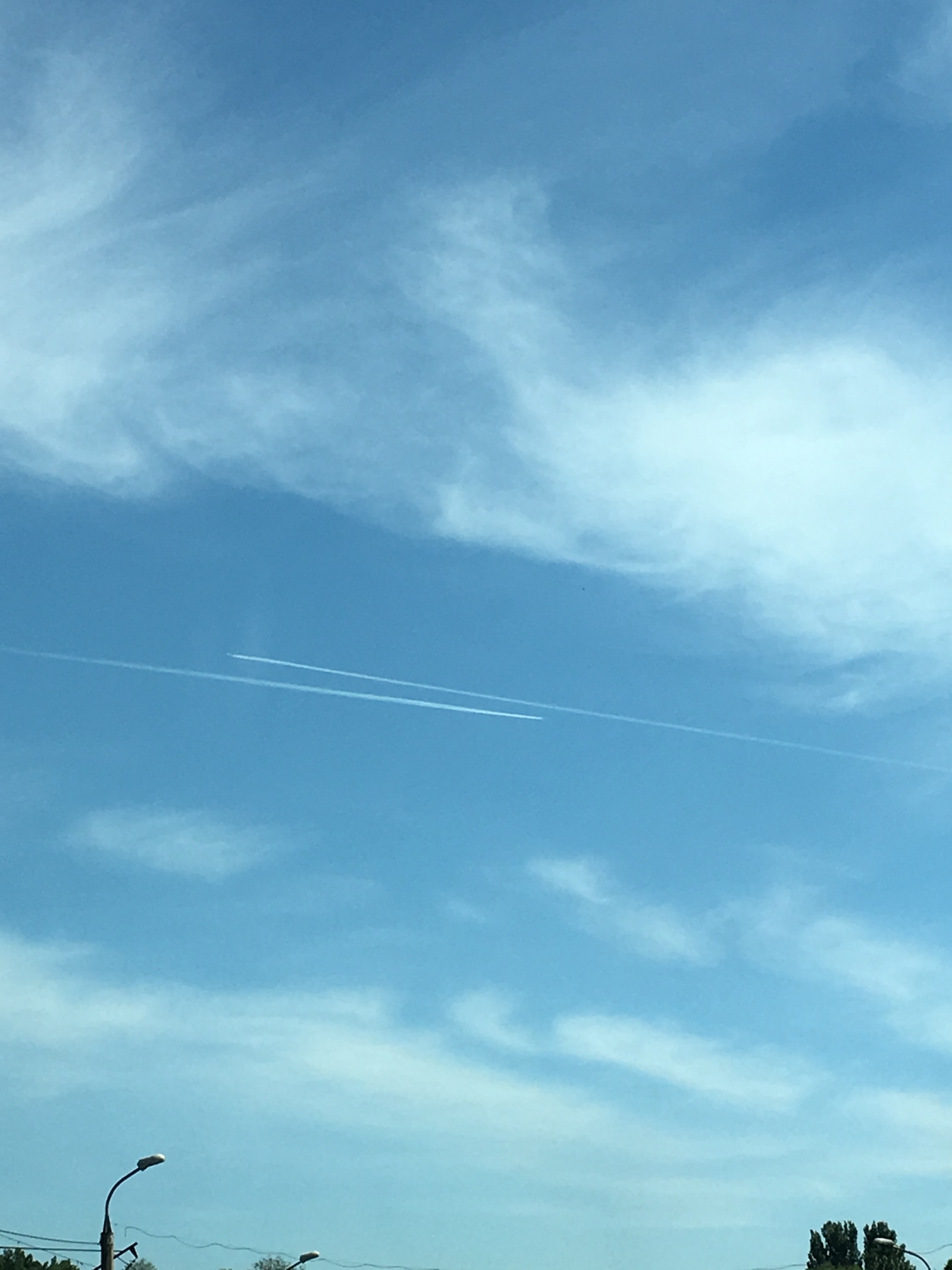 Two-way traffic in the sky. - My, Airplane, Sky, Longpost