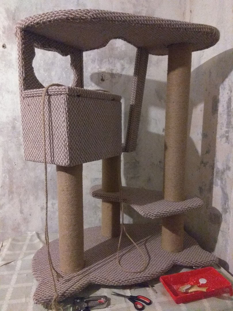 Do-it-yourself cat scratching post house - cat, British cat, Scottish lop-eared, Scratching post, Longpost