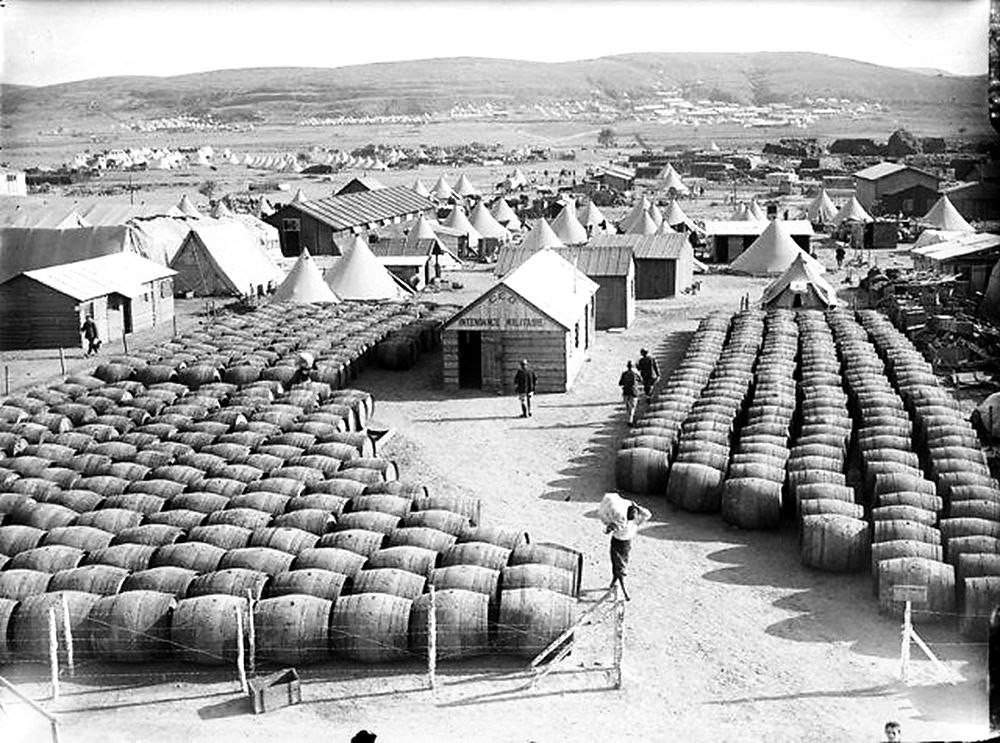 Винные запасы французской армии, Первая мировая, 1915 год. - Франция, Черно-белое, Фотография, Первая мировая война