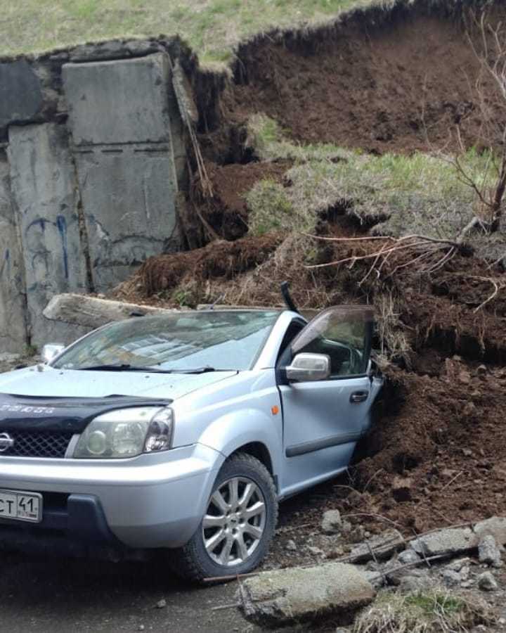 Cabriolet successfully parked - Kamchatka, Wall, Nissan, Nissan X-Trail, Longpost