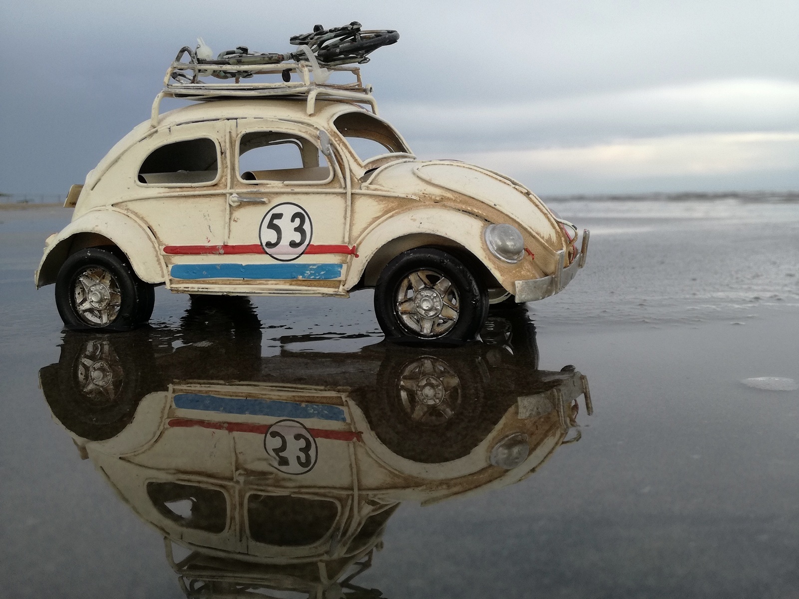 Chasing on the beach - My, Toy car, Beach, Volkswagen Beetle, Photo on sneaker, Stuck, Longpost, Volkswagen beetle