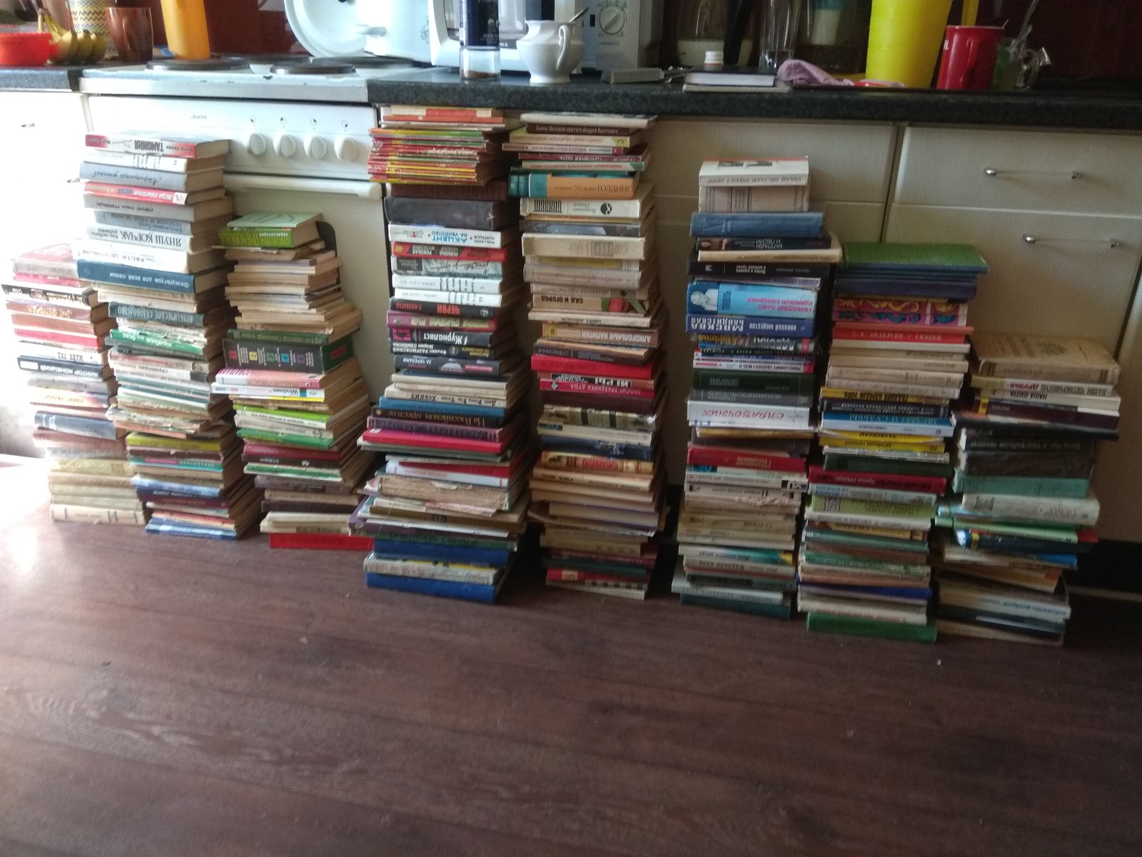 Отдам книги много. Отдам много книг даром. Аренда книг. Много книг авито фото.