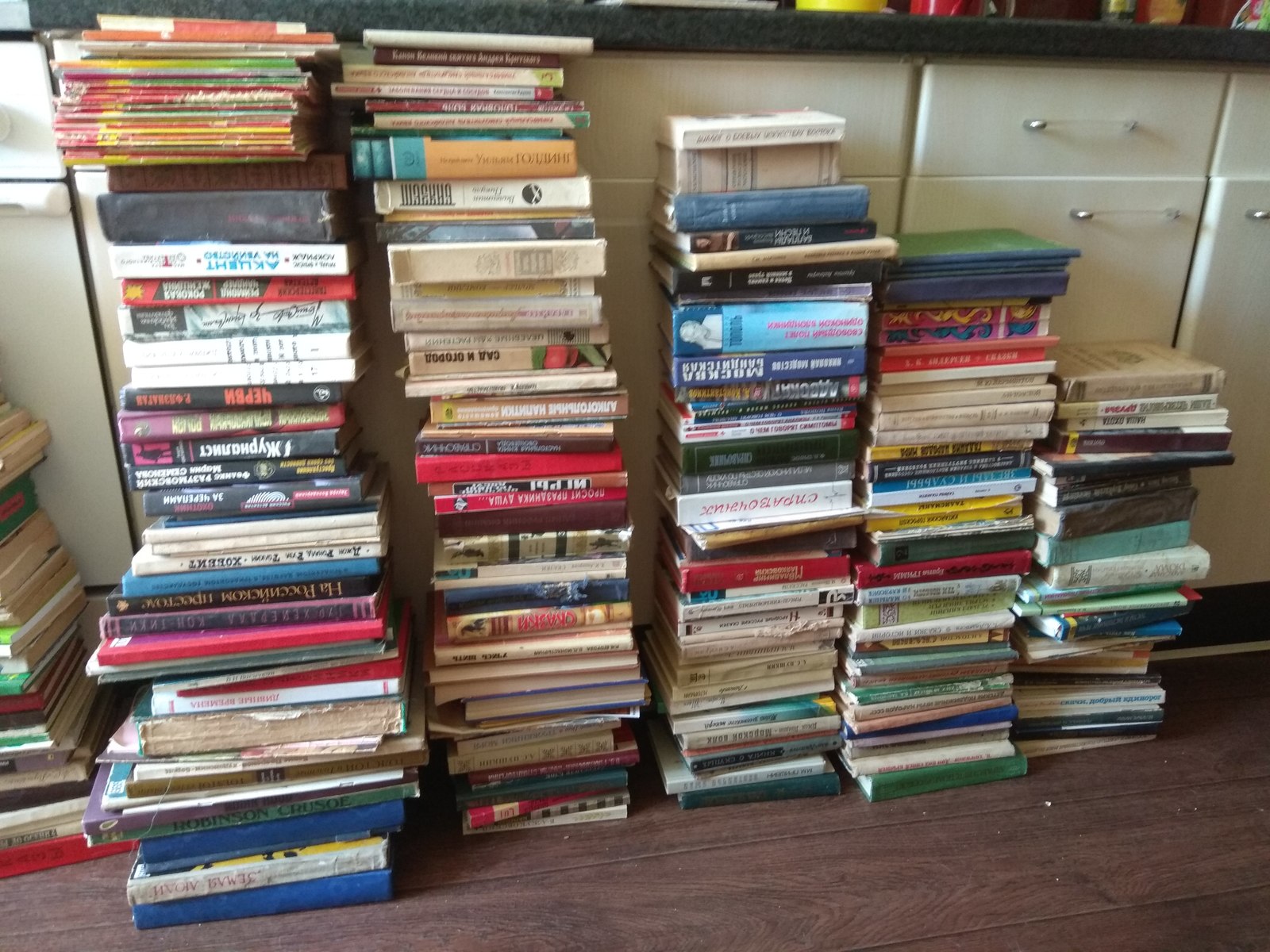 Pick up books. Отдать книгу. Отдам книги много. Отдам много книг даром.