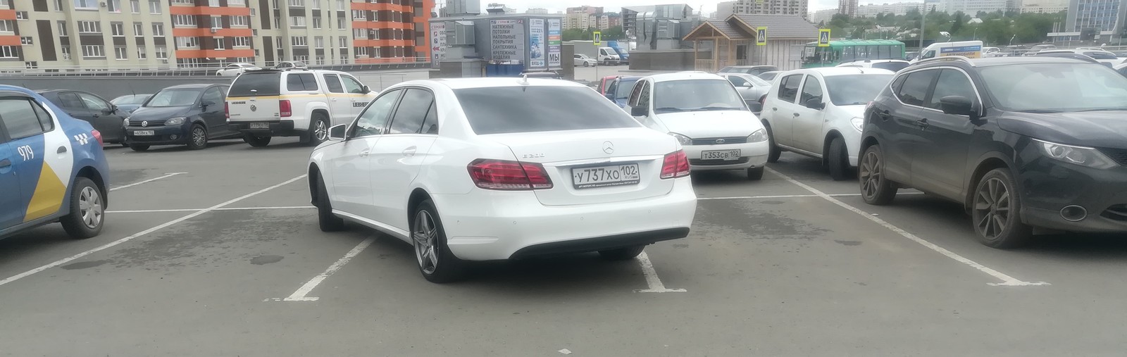 I bought a Mercedes, pontanulsya in the parking lot. - Idiocy, Parking, Cattle