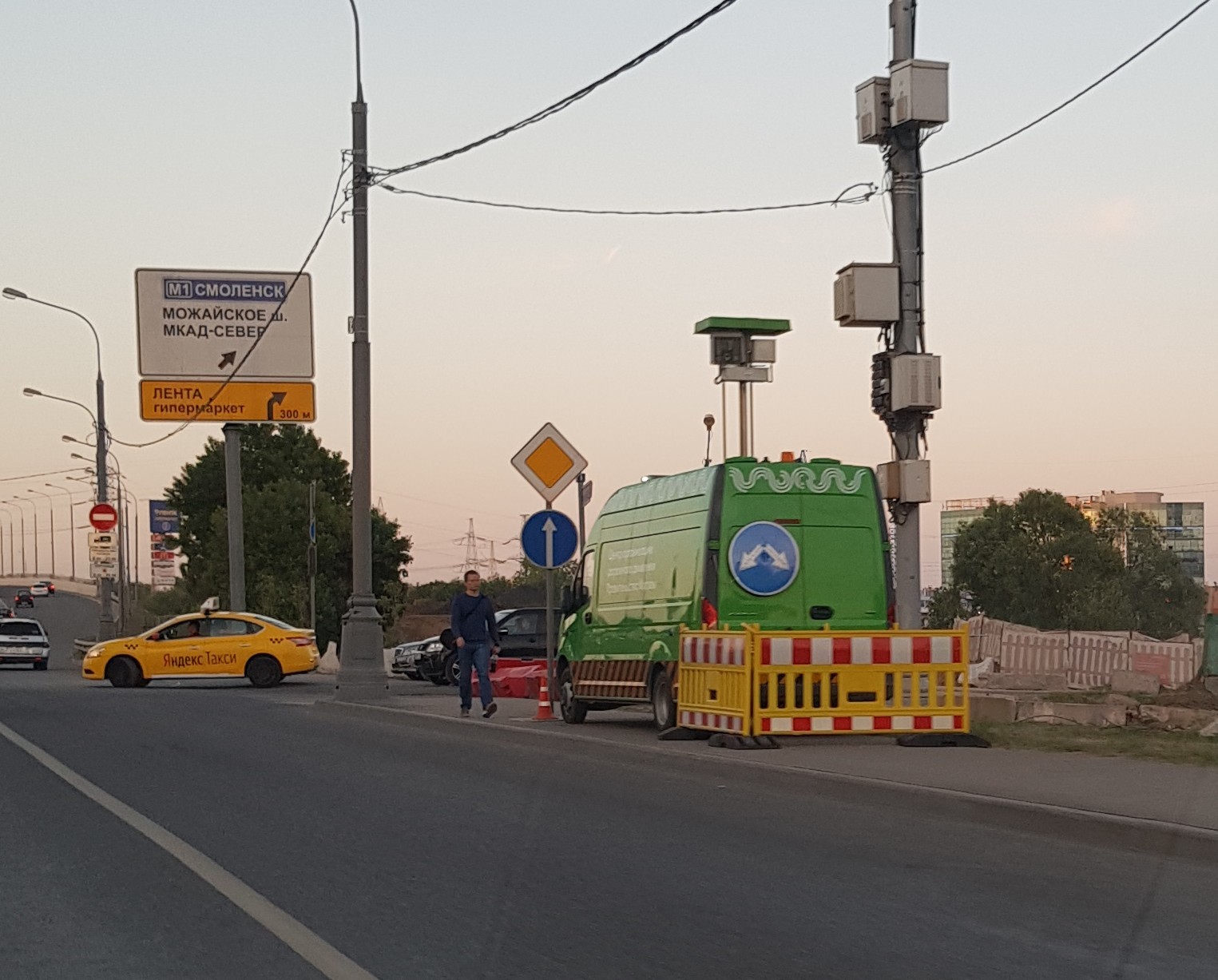 Don't care about the rules (mobile cameras on the sidewalk) - Tsodd, Traffic rules, Неправильная парковка, Parking, Longpost