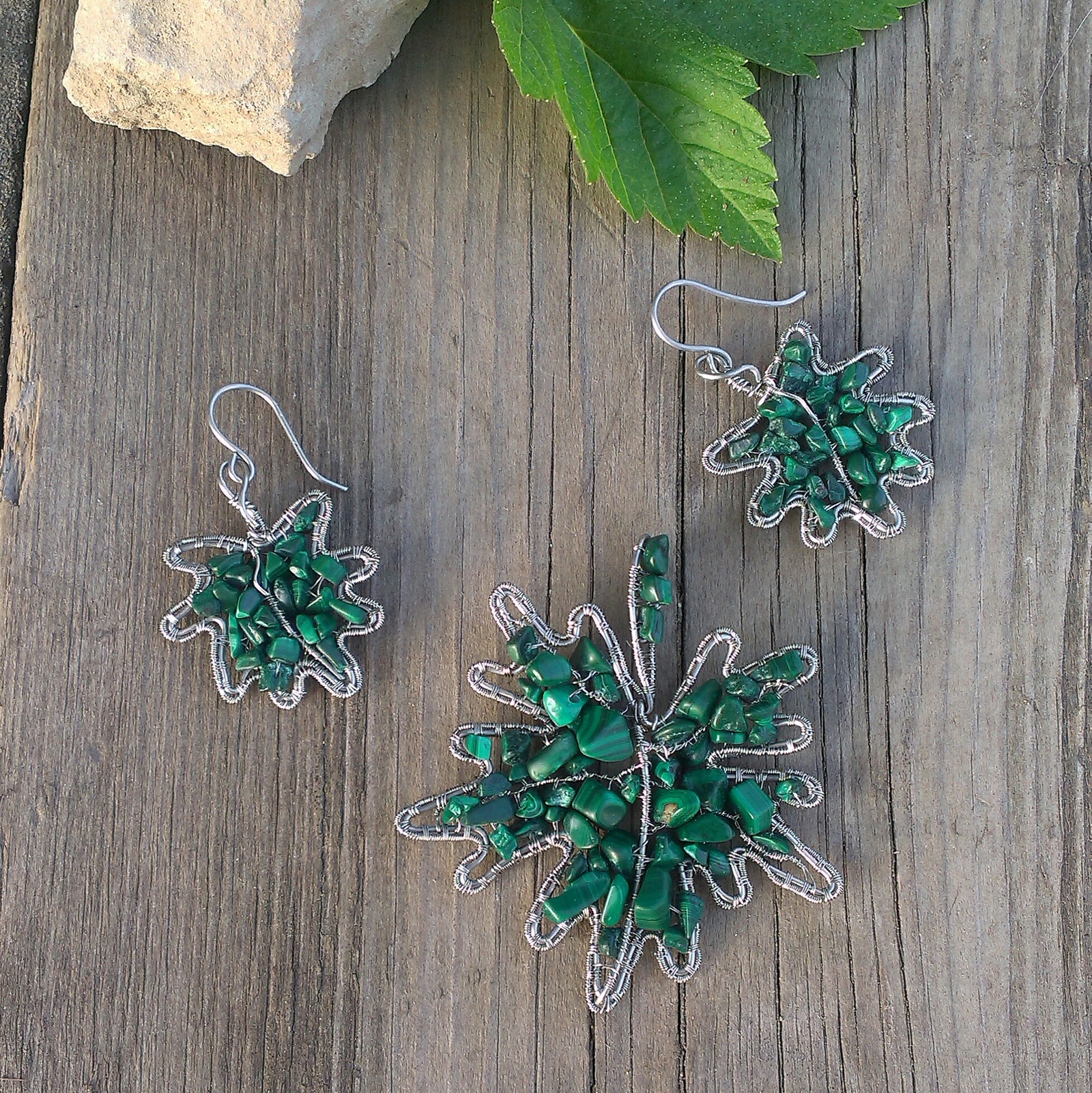 Malachite leaves - My, Leaves, Summer, Wire wrap, Wire jewelry, Maple, Malachite, Needlework without process, Longpost