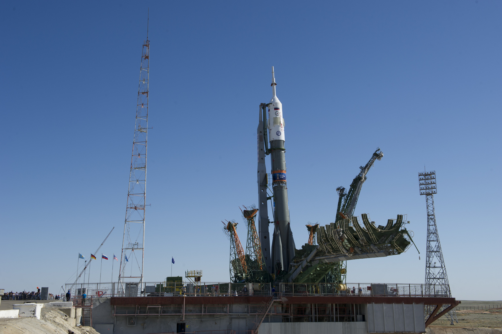 Launch vehicle Soyuz-FG with TPK Soyuz MS-09 was taken to the launch pad. - Space, Rocket, Union, Roscosmos, NASA, Esa, Baikonur, Longpost, news