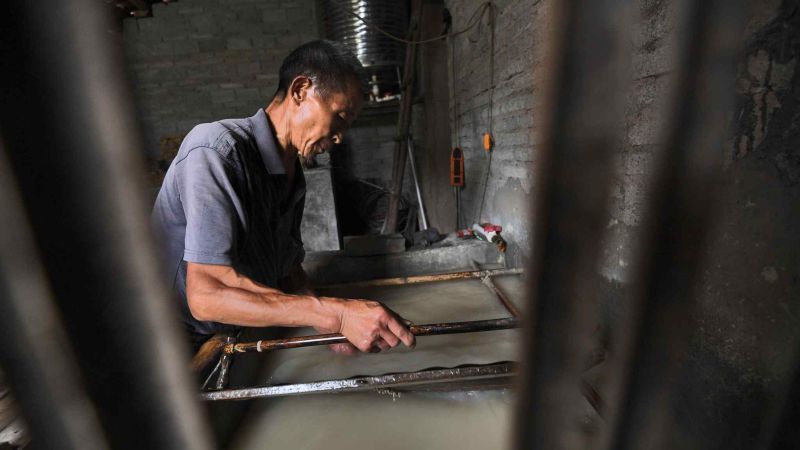 Chinese Man Crafts Paper By Hand For 36 Years, Making 3,000 Sheets Daily - Unusual, Longpost, The photo, China